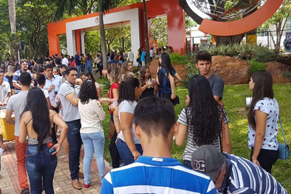 Mais de 7 mil candidatos fizeram as provas do Vestibular do Unipam no domingo. Veja como foi