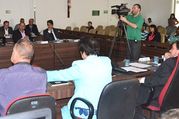 Ministério Público quer que vereadores reduzam número de assessores na Câmara Municipal