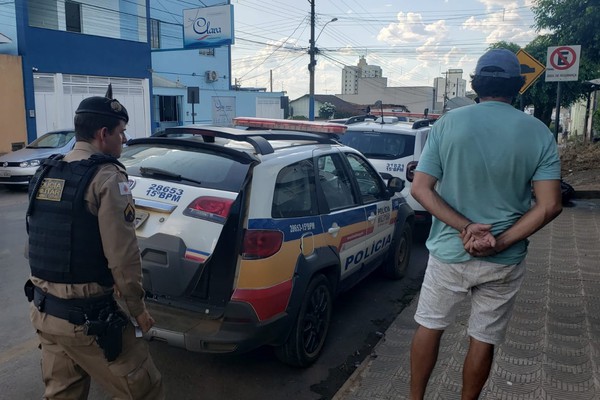 Homem é preso pela Polícia Militar após ser flagrado furtando carnes de 1ª em hipermercado