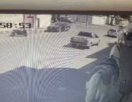 Vídeo mostra motorista avançando parada e provocando acidente com quatro veículos