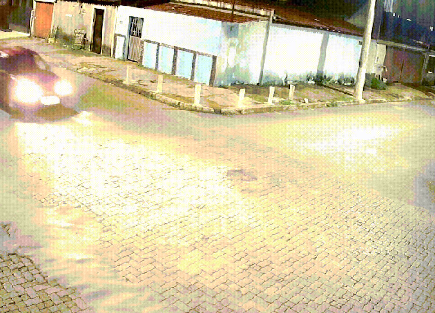 Vídeo mostra motociclista sendo arremessado em mais um acidente em Patos de Minas